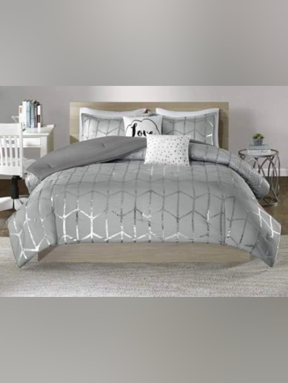 New Intelligent Designs Comforter With Two Shams Queen/Full